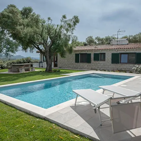 Con Piscina Nelle Colline Della Gallura *